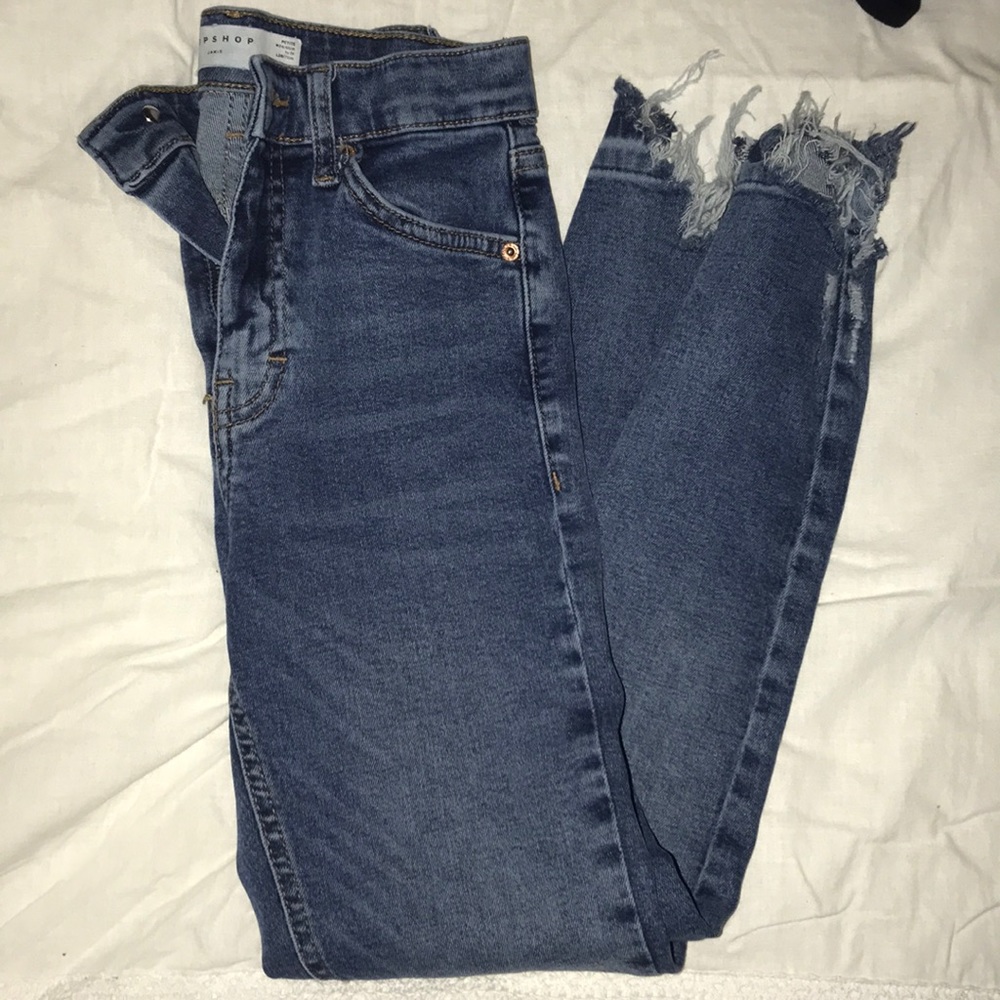 Top shop jeans, worn like 3 times, tight fitted.